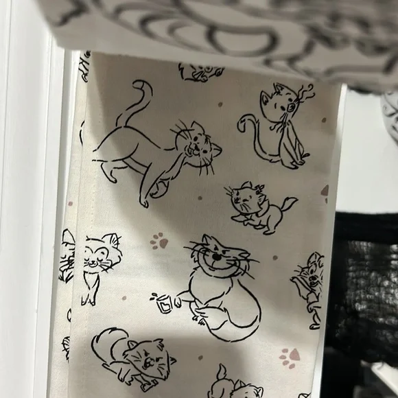 Set of 2 kitchen towels. DISNEY CATS! Ivory color - Picture 3 of 5